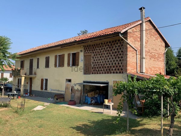 casale in vendita a Nizza Monferrato in zona Bricco