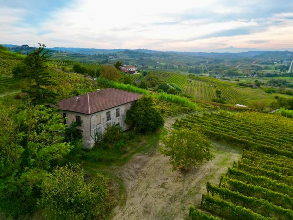 casa indipendente in vendita a Nizza Monferrato in zona Bricco