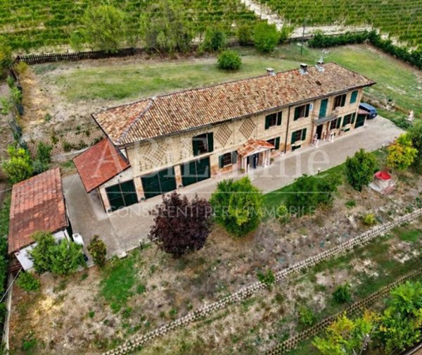 casa indipendente in vendita a Nizza Monferrato in zona Bricco