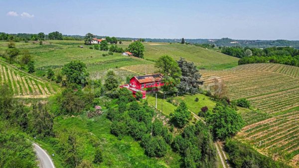 casa indipendente in vendita a Nizza Monferrato in zona Bricco