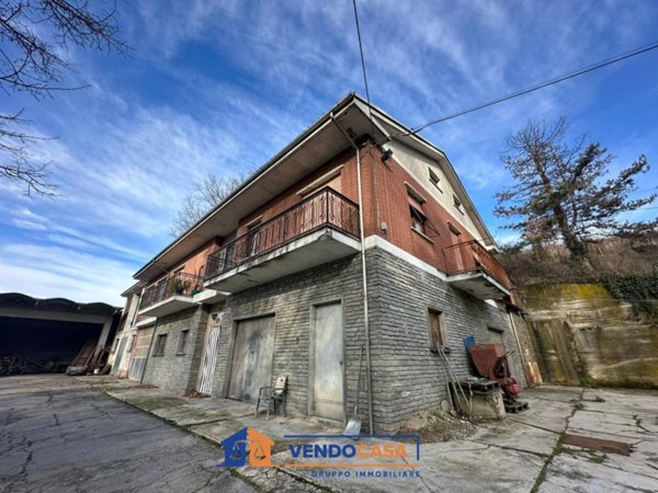 casa indipendente in vendita a Nizza Monferrato in zona Bricco