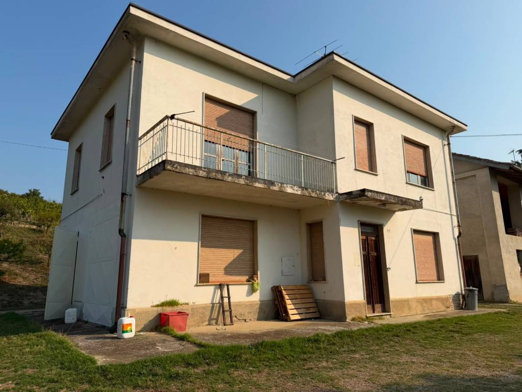 casa indipendente in vendita a Nizza Monferrato in zona Bricco