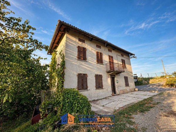 casa indipendente in vendita a Nizza Monferrato in zona Bricco