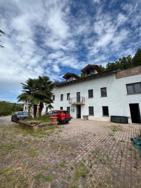 casa indipendente in vendita a Nizza Monferrato in zona Bricco