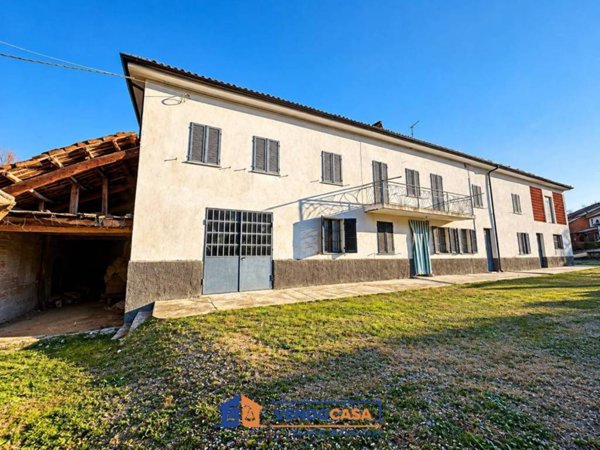 casa indipendente in vendita a Nizza Monferrato in zona Bricco