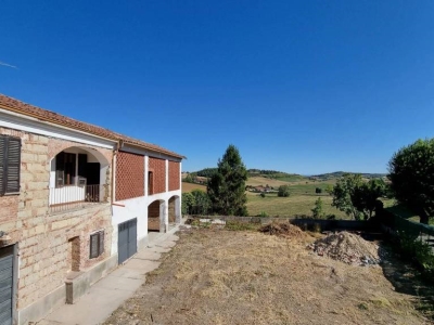 casa indipendente in vendita a Penango