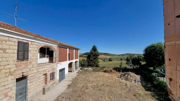 casa indipendente in vendita a Penango