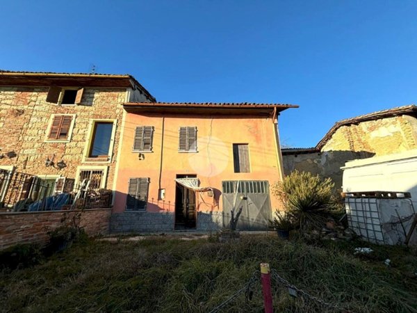 casa indipendente in vendita a Penango