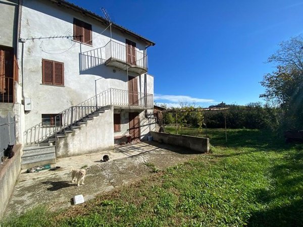 esavano in vendita a Penango