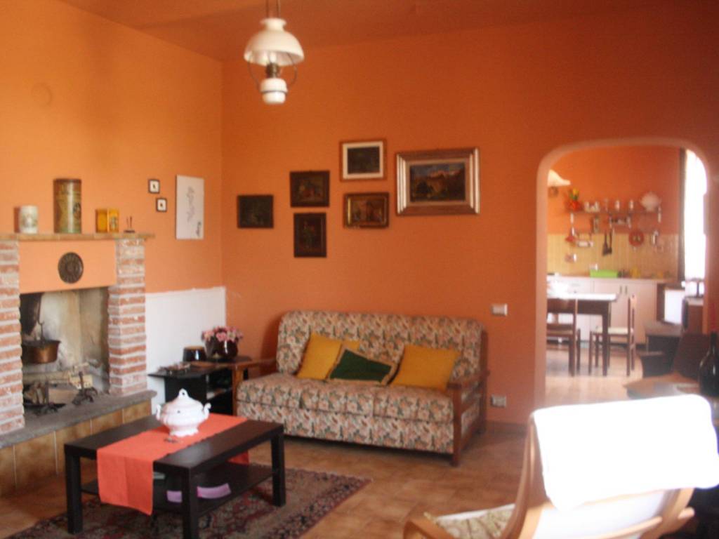 casa indipendente in vendita a Penango