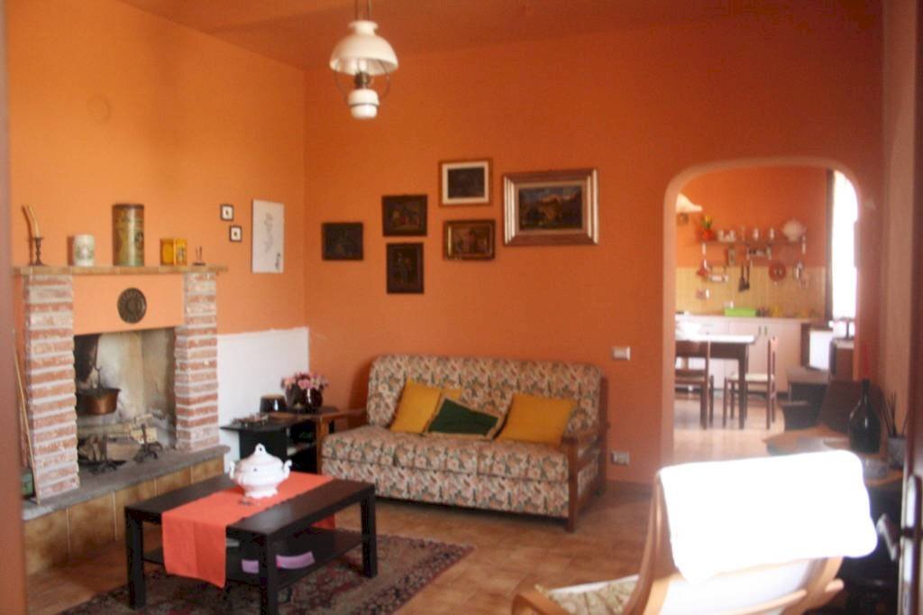 casa indipendente in vendita a Penango