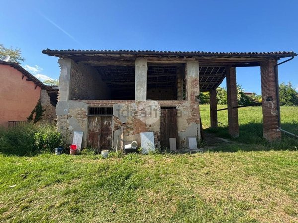 locale commerciale in vendita a Penango in zona Cioccaro