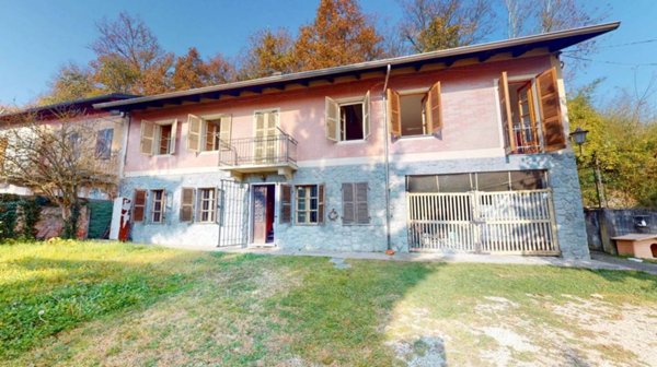 casa indipendente in vendita a Piea in zona Vallia