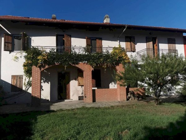 casa indipendente in vendita a Piea in zona Vallunga