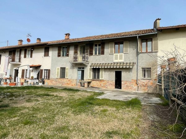casa indipendente in vendita a Piovà Massaia in zona San Pietro