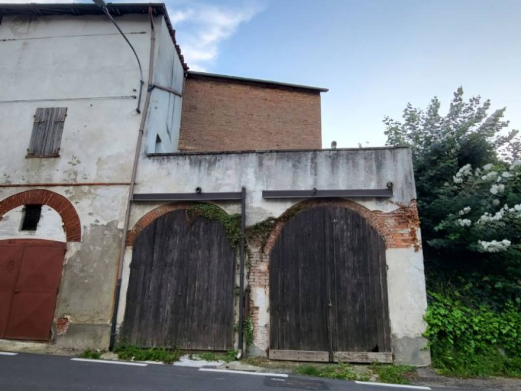 locale commerciale in vendita a Portacomaro