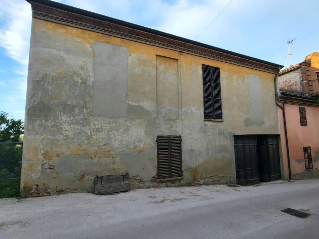 locale commerciale in vendita a Portacomaro