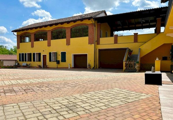 locale di sgombero in vendita a Portacomaro