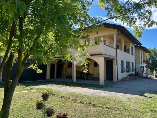 casa indipendente in vendita a Portacomaro