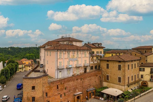albergo in vendita a Portacomaro