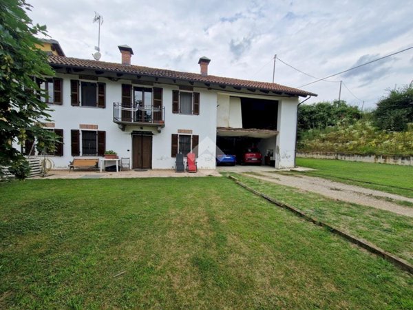 casa semindipendente in vendita a Roatto in zona Simonetti