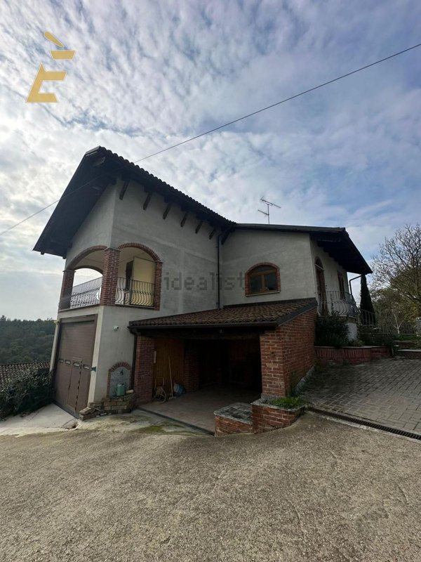 casa indipendente in vendita a Roatto
