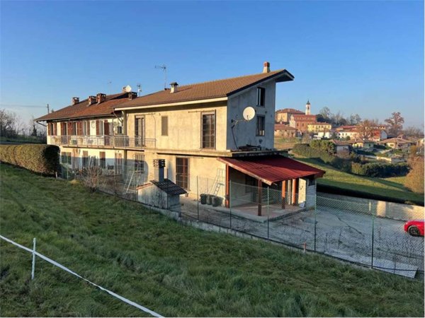 casa indipendente in vendita a Roatto