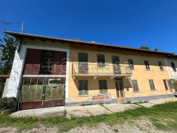 casa indipendente in vendita a Roatto