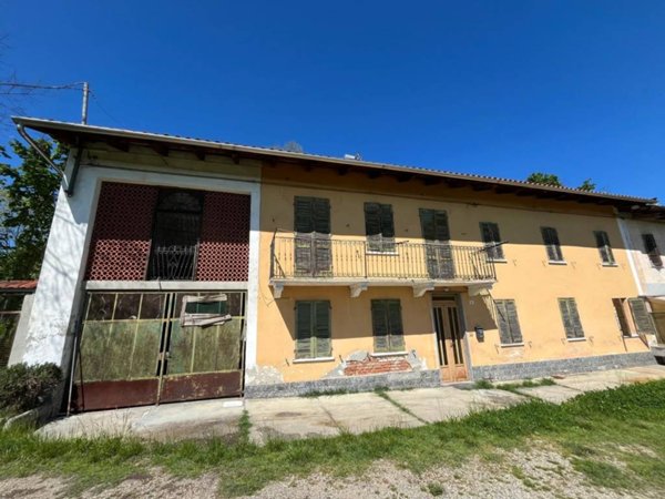 casa indipendente in vendita a Roatto