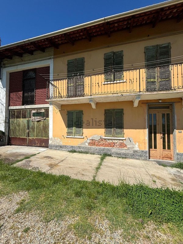 casale in vendita a Roatto