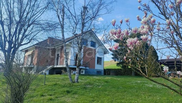 casa indipendente in vendita a Roatto