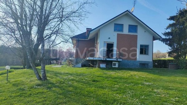 casa indipendente in vendita a Roatto
