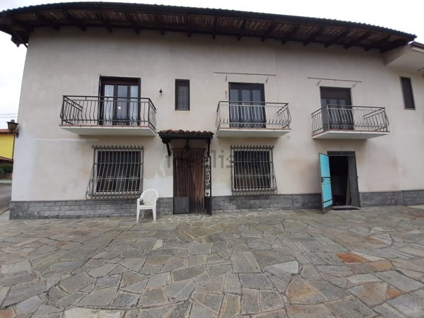 casa indipendente in vendita a Robella