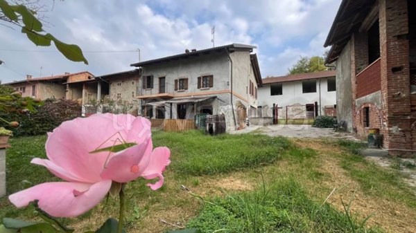 casa indipendente in vendita a Robella in zona Cortiglione
