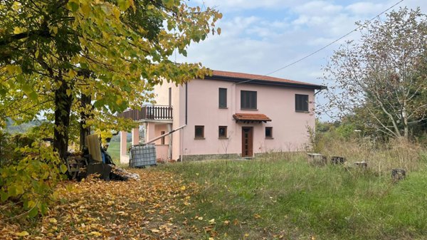 casa indipendente in vendita a Robella in zona Cortiglione