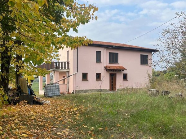 casa indipendente in vendita a Robella in zona Cortiglione
