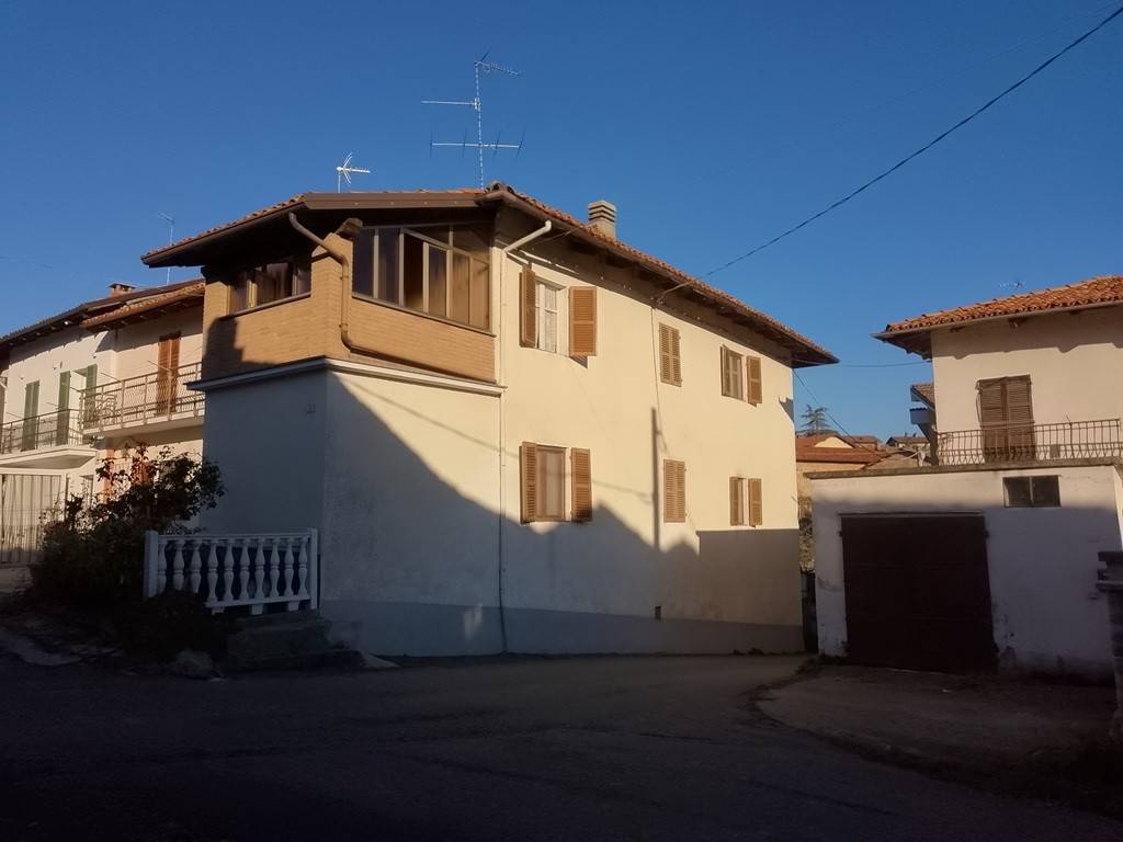 casa indipendente in vendita a Robella in zona Cortiglione