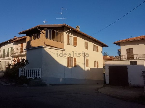 quadrivano in vendita a Robella in zona Cortiglione