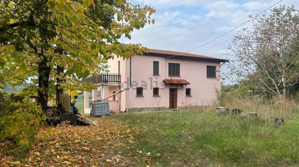 casa indipendente in vendita a Robella in zona Cortiglione