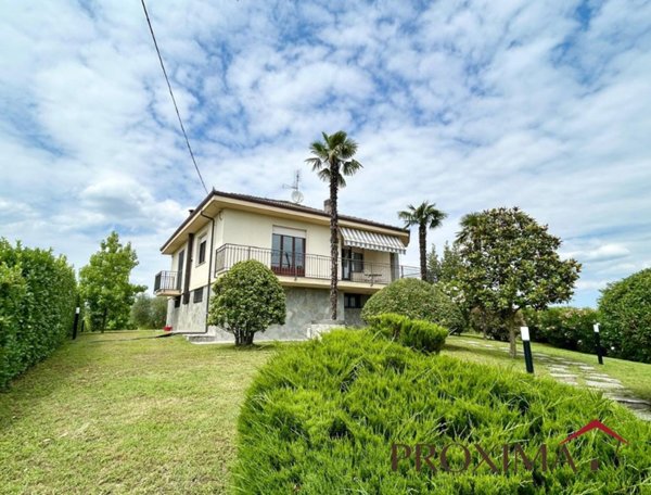 casa indipendente in vendita a Rocca d'Arazzo in zona San Carlo