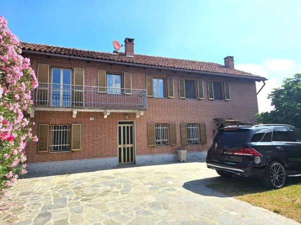 casa indipendente in vendita a Rocca d'Arazzo in zona Sant'Anna