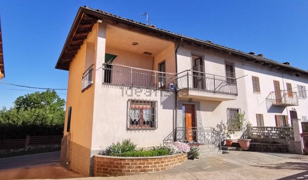 casa indipendente in vendita a Rocca d'Arazzo