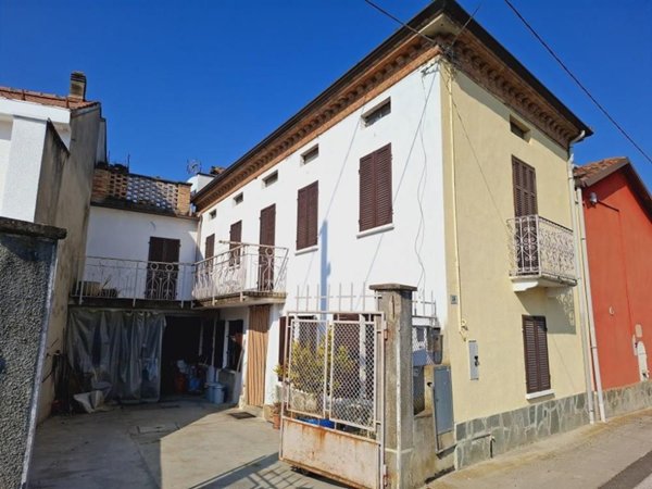 casa indipendente in vendita a Rocca d'Arazzo in zona Santa Caterina
