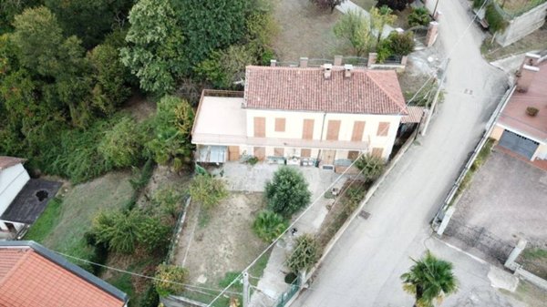 casa indipendente in vendita a Rocca d'Arazzo