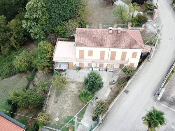casa indipendente in vendita a Rocca d'Arazzo