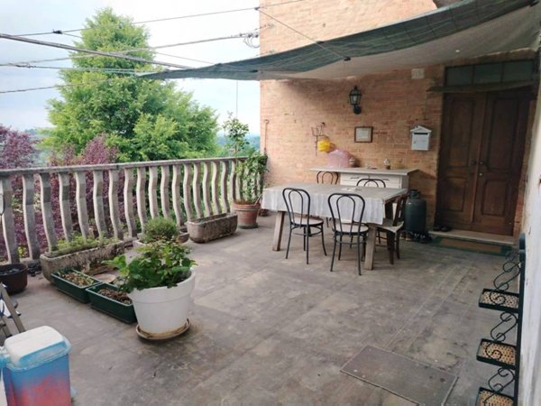 casa indipendente in vendita a Rocca d'Arazzo in zona Santa Caterina