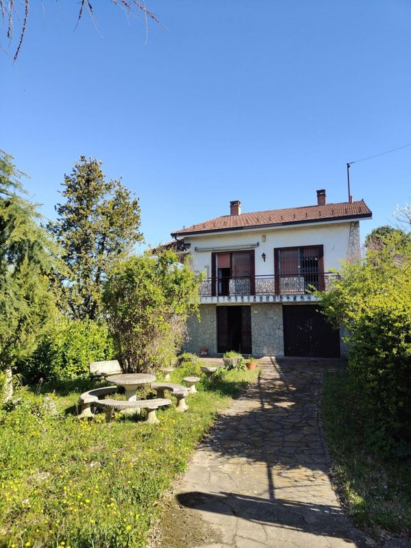 casa indipendente in vendita a Rocca d'Arazzo in zona Santa Caterina