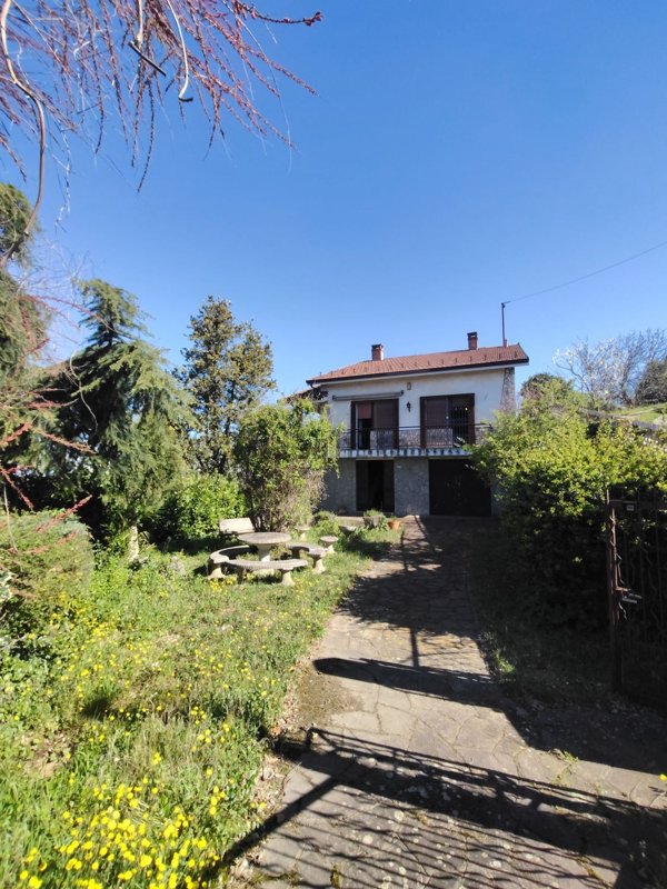 casa indipendente in vendita a Rocca d'Arazzo in zona Santa Caterina