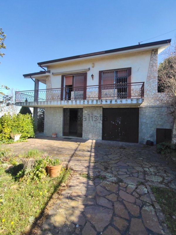 casa indipendente in vendita a Rocca d'Arazzo in zona Santa Caterina