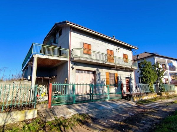 casa indipendente in vendita a Rocca d'Arazzo in zona San Carlo